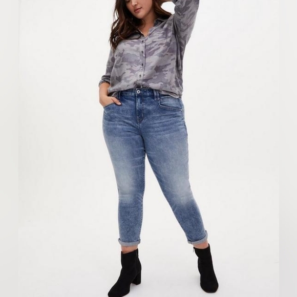 TorridRelaxed Fit Brushed Rayon Button-Up Shirt - Picture 4 of 9